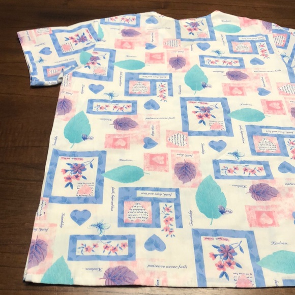 White Swan Scrub Top Small - Picture 11 of 13